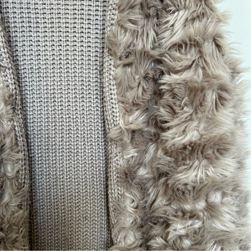 Reversible Fur Vest - Picture 12 of 12